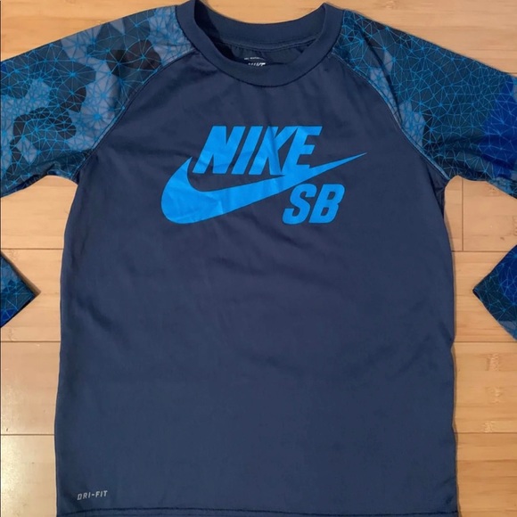 Boys Nike SB long sleeve - Picture 2 of 6